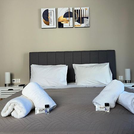 Modern Central Αpt 500M From The Beach. Chania  Bagian luar foto