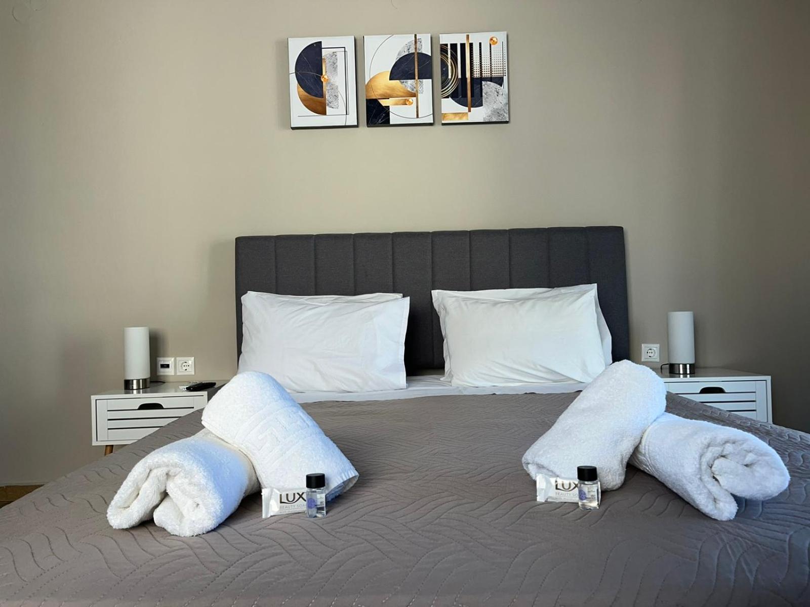 Modern Central Αpt 500M From The Beach. Chania  Bagian luar foto