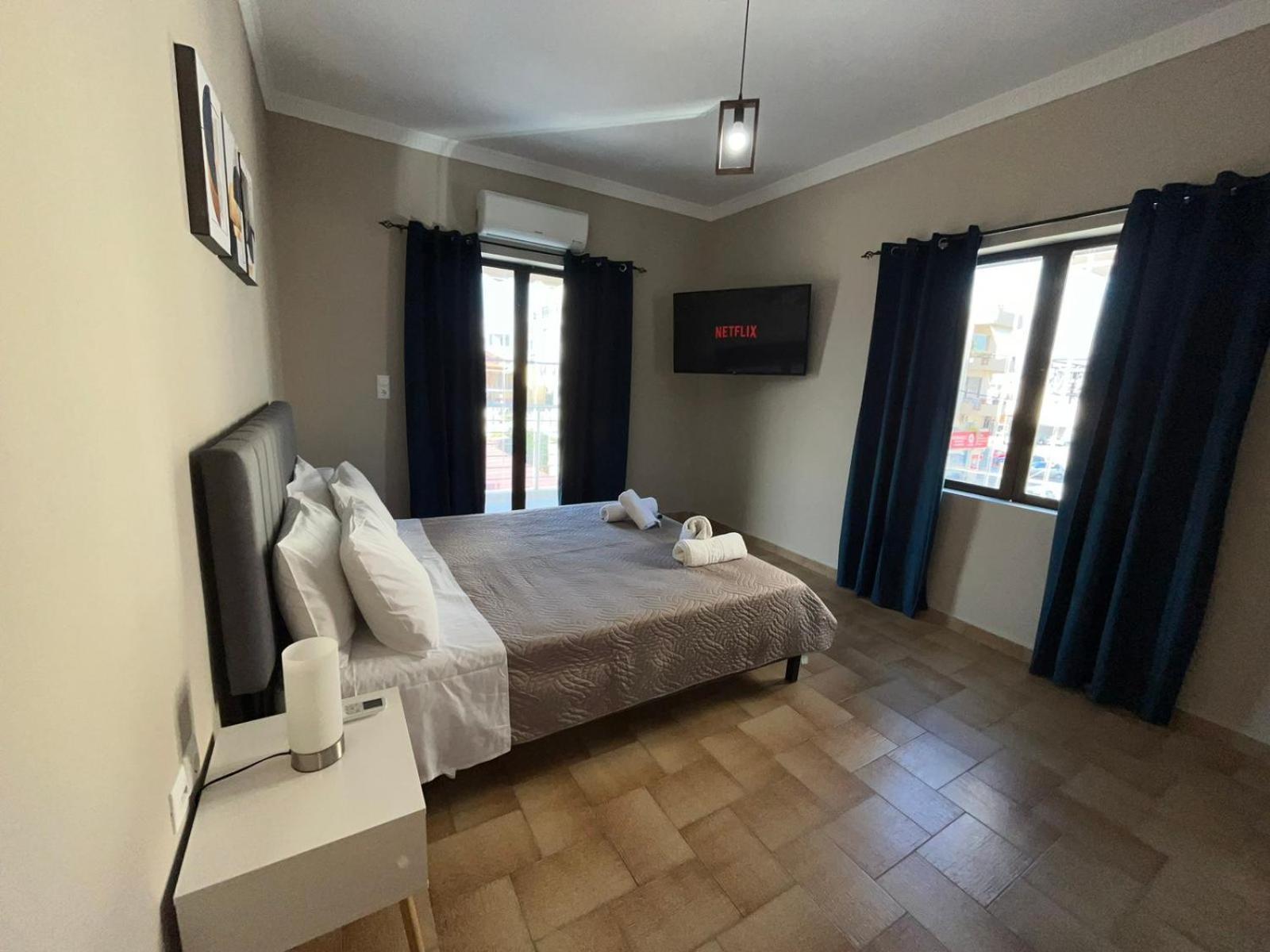 Modern Central Αpt 500M From The Beach. Chania  Bagian luar foto