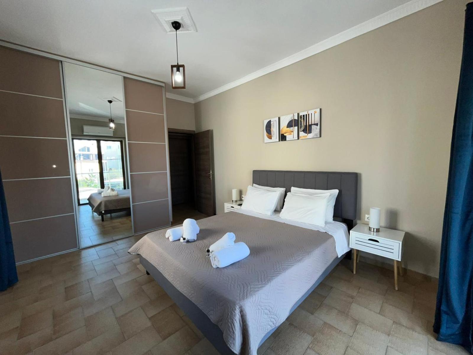 Modern Central Αpt 500M From The Beach. Chania  Bagian luar foto