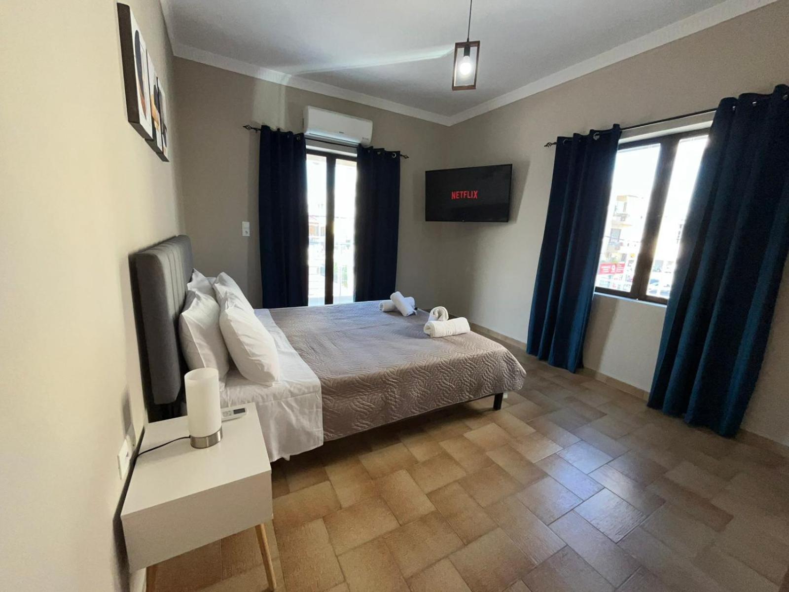 Modern Central Αpt 500M From The Beach. Chania  Bagian luar foto
